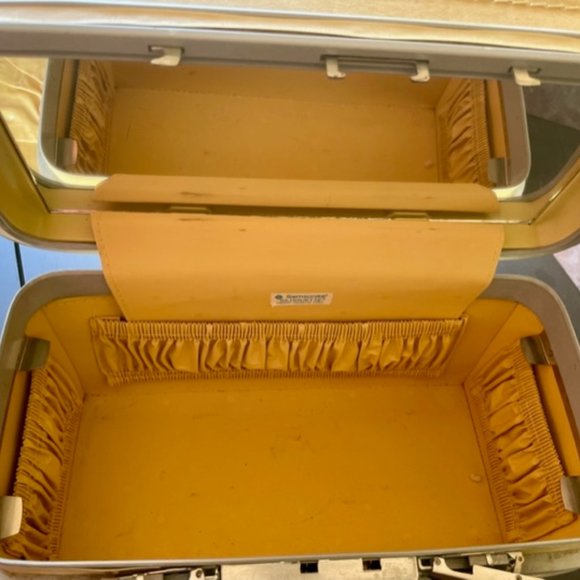 Samsonite Vintage Train Case 1960s Butter Yellow Silhouette Elevated Picnic - Picture 8 of 16